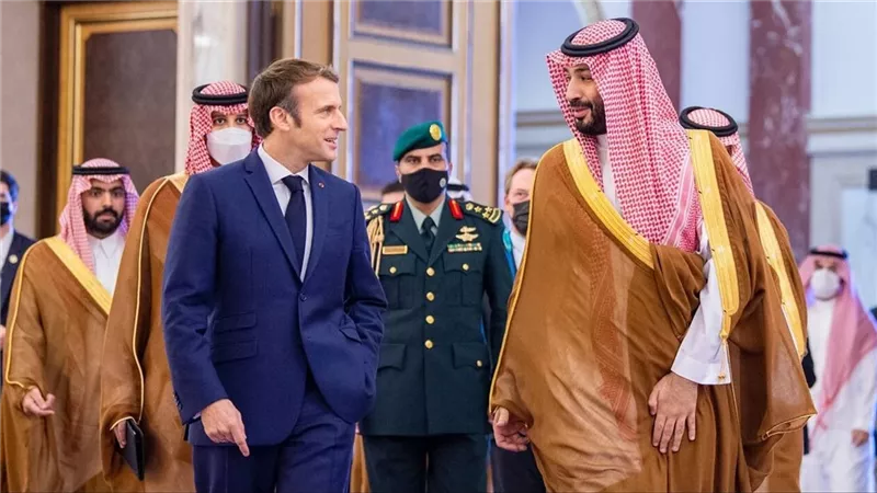 ماكرون يؤكد دعم فرنسا للسعودية في اتصال مع محمد بن سلمان