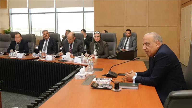 وزير الكهرباء يجتمع برؤساء شركات الإنتاج لمتابعة خفض معدلات استهلاك الوقود قبل فصل الصيف