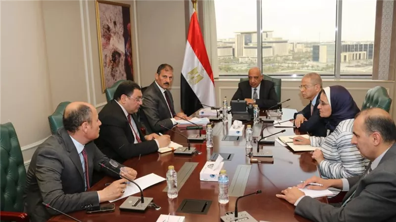 وزير الكهرباء يجتمع بخلية إدارة الأزمة لمتابعة تأمين الشبكة ومراجعة مخزون الوقود لمحطات التوليد