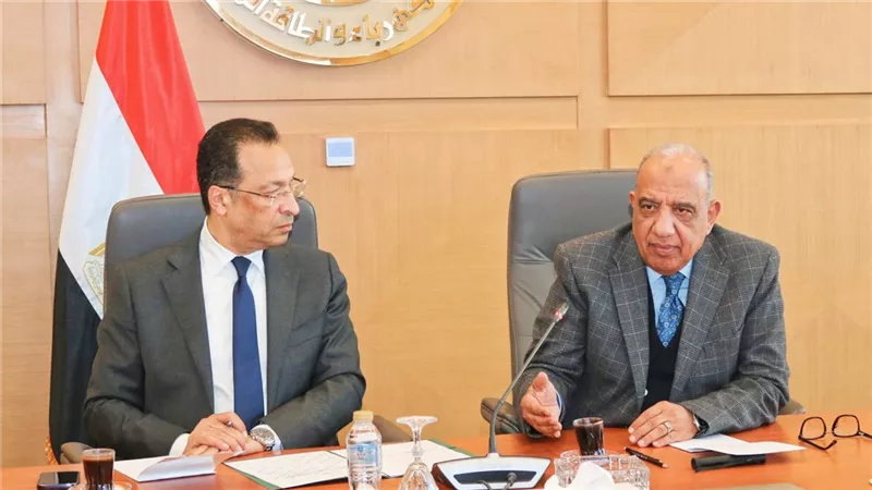 وزيرا الكهرباء والاتصالات يبحثان آليات جذب الاستثمارات في صناعة مراكز البيانات