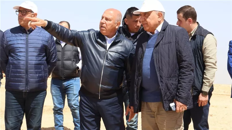  وزيرا الكهرباء والنقل يتفقدان منطقة جبل الجلالة لبدء إقامة عدد من مشروعات طاقة الرياح