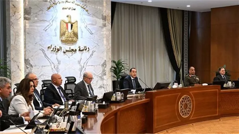 رئيس الوزراء: توجيهات رئاسية بالتوسع في الاعتماد على الطاقة الشمسية
