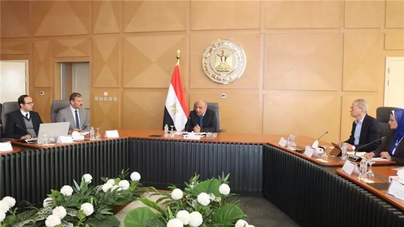 وزير الكهرباء يتابع إجراءات كفاءة الطاقة وترشيد الاستهلاك وتأمين التغذية