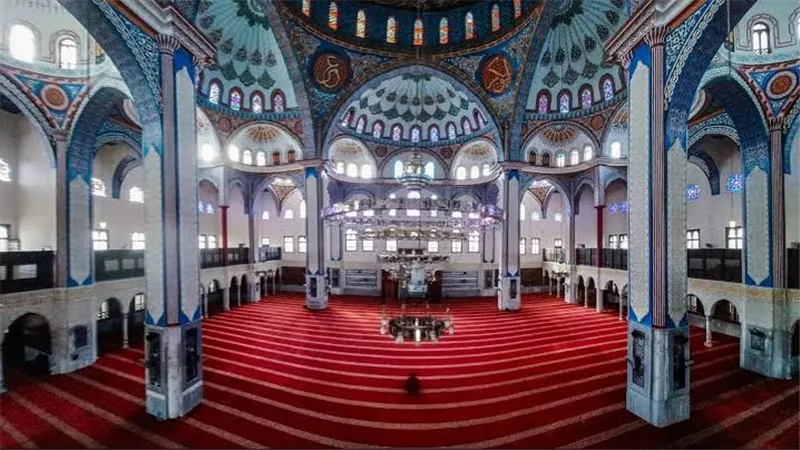 موعد أذان العشاء اليوم السبت 15 أغسطس 2026 في القاهرة والمحافظات