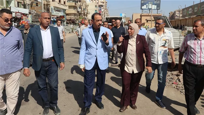 محافظ سوهاج يتفقد أعمال التطوير بشارع المحطة ويوجه بالإلتزام بالجدول الزمني والمعايير القياسية