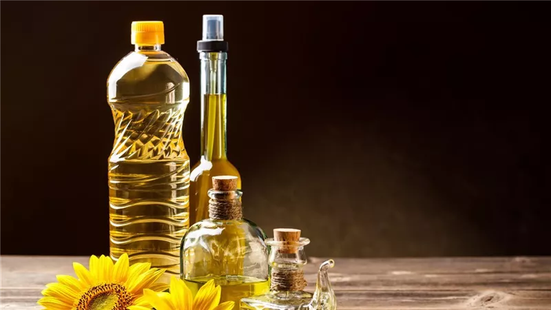 انخفاض أسعار زيت الصويا 1000 جنيه اليوم.. واستقرار باقي الزيوت في الأسواق