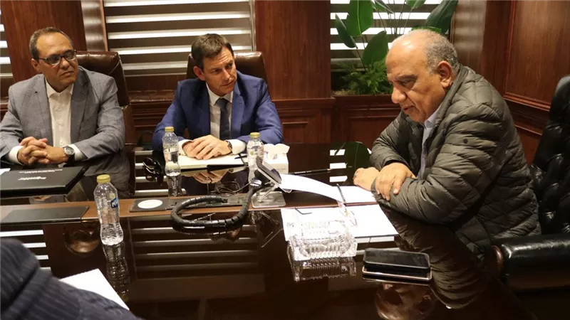 وزير الكهرباء يبحث مع شنايدر إليكتريك التوسع بمبادرة تحسين كفاءة استخدام الطاقة بالمصانع والمستشفيات