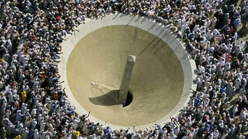 الأوقاف تكشف سر رمي الجمرات في الحج: شعيرة تاريخية