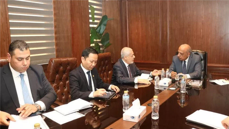 وزير الكهرباء يبحث مع إيميا باور الإماراتية مستجدات تنفيذ مشروعات الطاقة الشمسية والرياح في الزعفرانة وبنبان