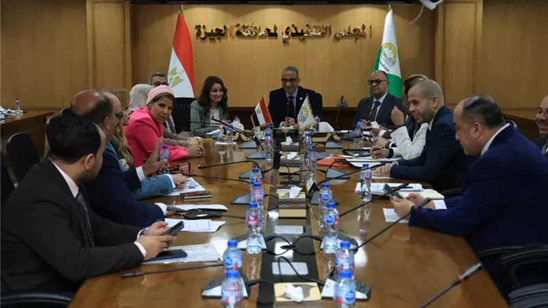 محافظ الجيزة يناقش 10 مطالب جماهيرية عاجلة مع نواب البرلمان والشيوخ