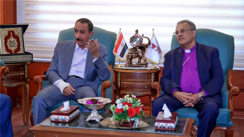 محافظ سوهاج يستقبل رئيس الطائفة الإنجيلية بمصر