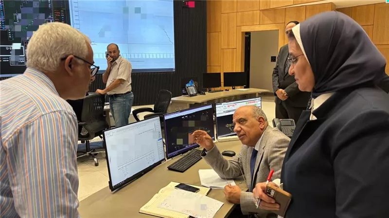  وزير الكهرباء يتابع سير العمل بالمركز القومي للتحكم في الطاقة لتأمين الشبكة الموحدة