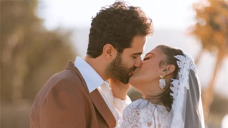 ثراء جبيل تثير الجدل بصورة رومانسية مع زوجها بعد أزمة قبلة آية سماحة