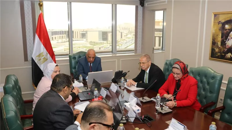 وزير الكهرباء يبحث مع وفد البنك الدولي خطة تطوير الشبكة الموحدة وتحقيق الاستدامة المالية