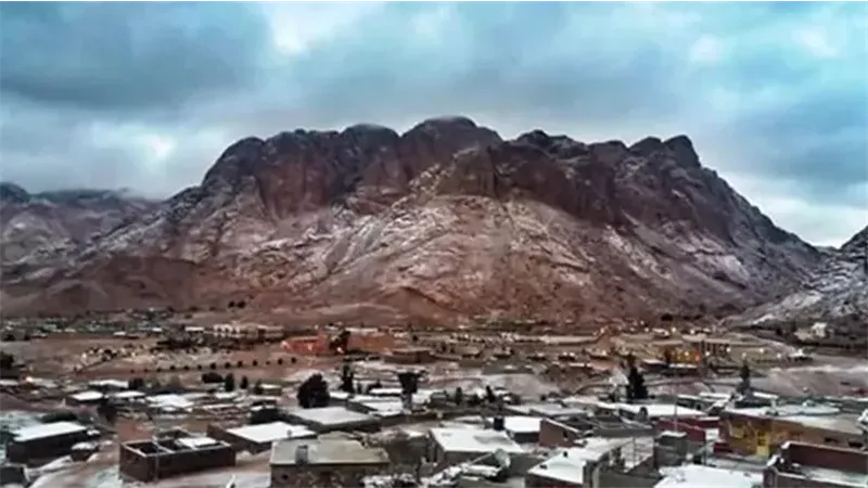 توافد السياح على سانت كاترين قبل عيد الأضحى 2026.. دير سانت كاترين وجبل موسى يجذبان الزوار من العالم