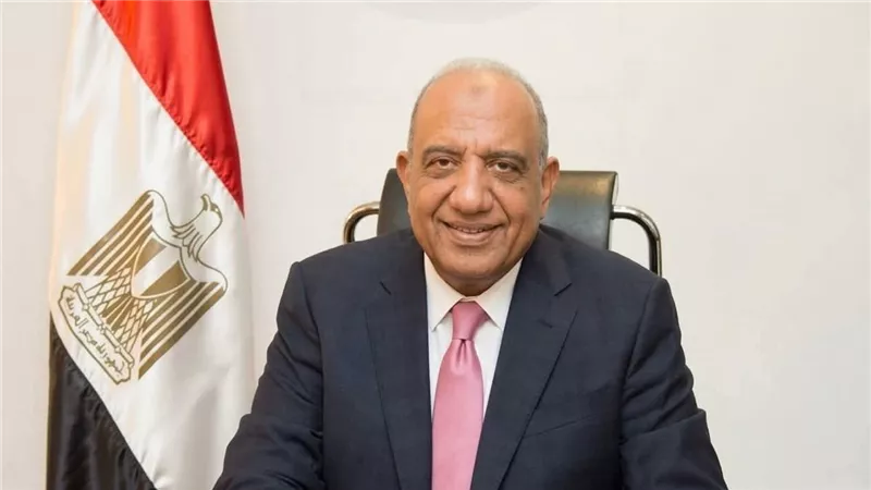 وزير الكهرباء يتابع عمل لجان المرور الميدانى والتفتيش على مراكز الخدمة والشحن