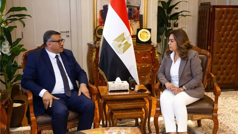 وزيرة التنمية المحلية: لا تهاون مع مخالفات البناء.. وتسريع وتيرة مشروعات 