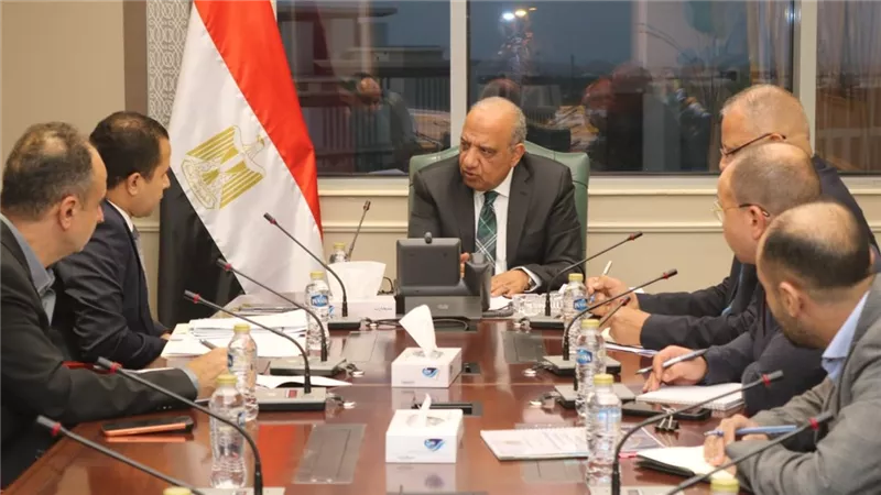 7470 ميجاوات قيد التنفيذ.. وزير الكهرباء يتابع مشروعات الطاقة الشمسية والرياح مع «تحيا مصر»