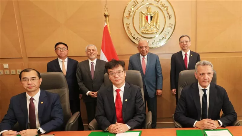 وزير الكهرباء يشهد إطلاق مشروعات استراتيجية لتخزين الطاقة في الزعفرانة وبنبان