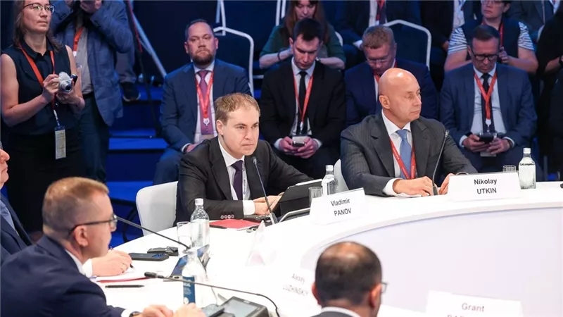 روساتوم تستعرض حلول الطاقة النووية العائمة بمنتدى سانت بطرسبرج 2026