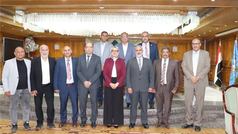 تعزيزًا للتنمية المستدامة.. محافظ الوادي الجديد يناقش أوجه التعاون مع هيئة الطاقة الذرية