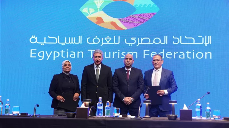وزارة العمل تطلق مبادرة لتسريع تراخيص الأجانب بالمنشآت السياحية خلال يومين