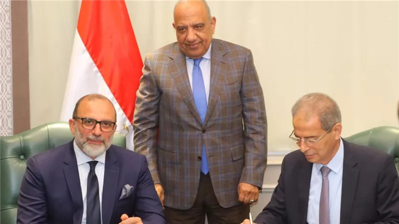 وزير الكهرباء يشهد مراسم بروتوكول تعاون بين القابضة واتصالات مصر لإحلال العدادات التقليدية بالذكية