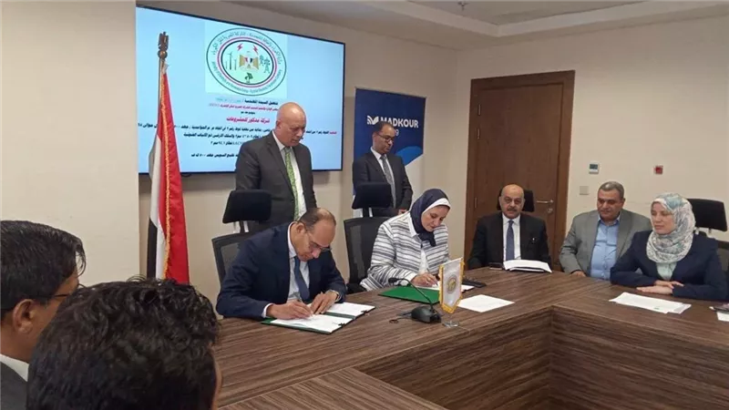 «المصرية لنقل الكهرباء» توقع عقد إنشاء خط جهد 500 كيلوفولت لدعم الشبكة الموحدة 