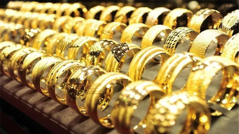 سعر الذهب اليوم الأحد..عيار 21 يحافظ على مستواه بعد انخفاض 30 جنيهًا