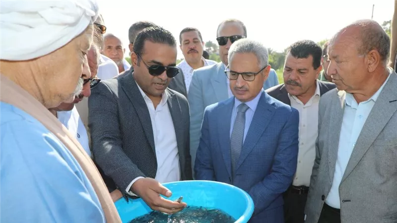 محافظ بنى سويف يشهد إلقاء دفعة من الزرّيعات ضمن مشروع الاستزراع السمكي