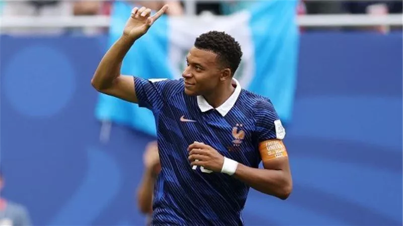 مبابي يكشف كواليس نهائي كأس العالم 2026: خذلنا ديشان في الشوط الأول.. وميسي لا يتوقف عن التسجيل