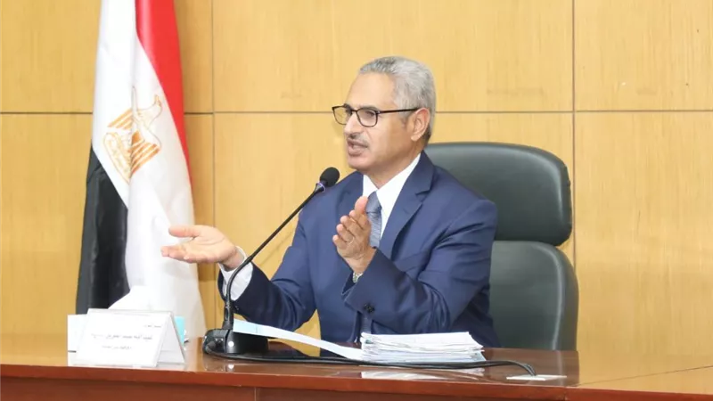 محافظ بني سويف يلتقي حملة الدكتوراه والماجستير من العاملين بالديوان والوحدات المحاية