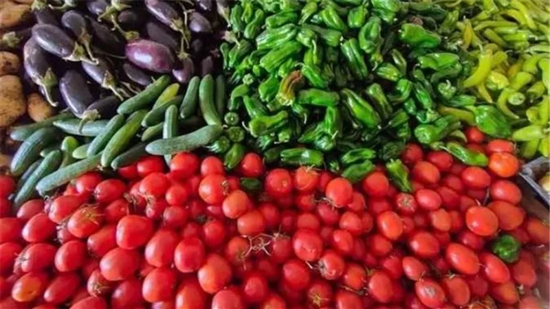 أسعار الخضار والفاكهة اليوم الأربعاء..الطماطم بـ15 جنيهًا والبطاطس تبدأ من 17.5 جنيه