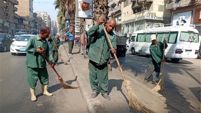 بسبب ارتفاع الحرارة.. محافظ الجيزة يصدر قرارًا عاجلًا بشأن عمال النظافة