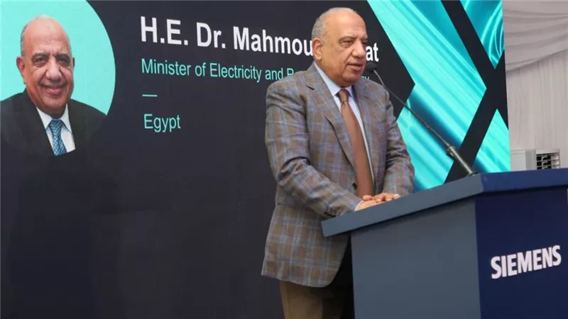 وزير الكهرباء يشهد افتتاح مصنع لإنتاج المكونات الكهربائية وحلول البنية التحتية