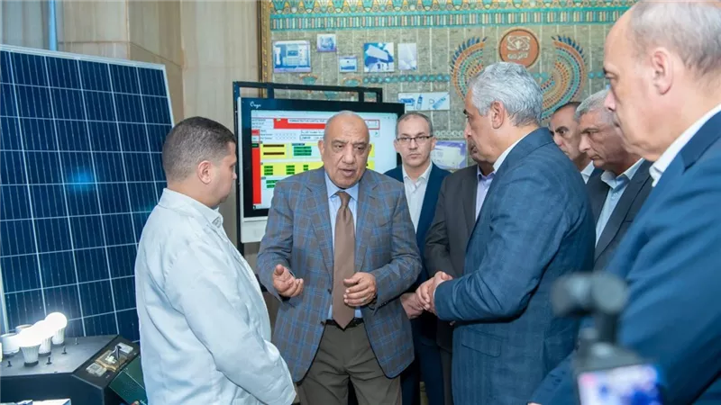 وزير الإنتاج الحربي يستقبل وزير الكهرباء ومحافظ القليوبية في بنها للصناعات الإلكترونية