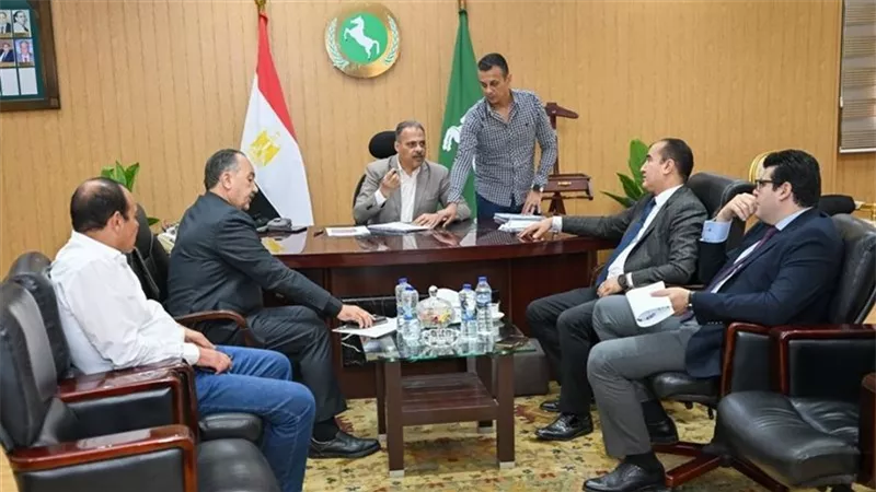 محافظ الشرقية يستقبل عددا من أعضاء الشيوخ والنواب لبحث مطالب وشكاوى المواطنين