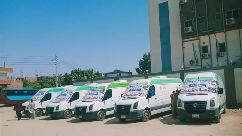 قافلة طبية تقدم 3989 خدمة علاجية لأهالي كوم أبو خلاد ببني سويف 