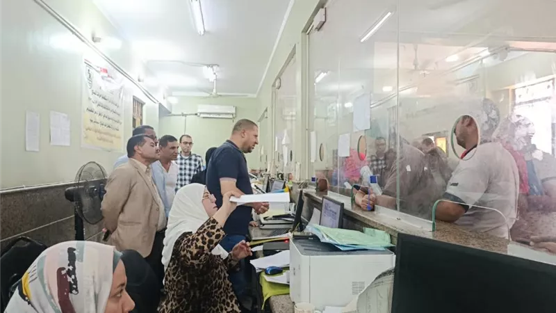 سكرتير عام بنى سويف يتفقد سير ومنظومة العمل بالمركز التكنولوجى