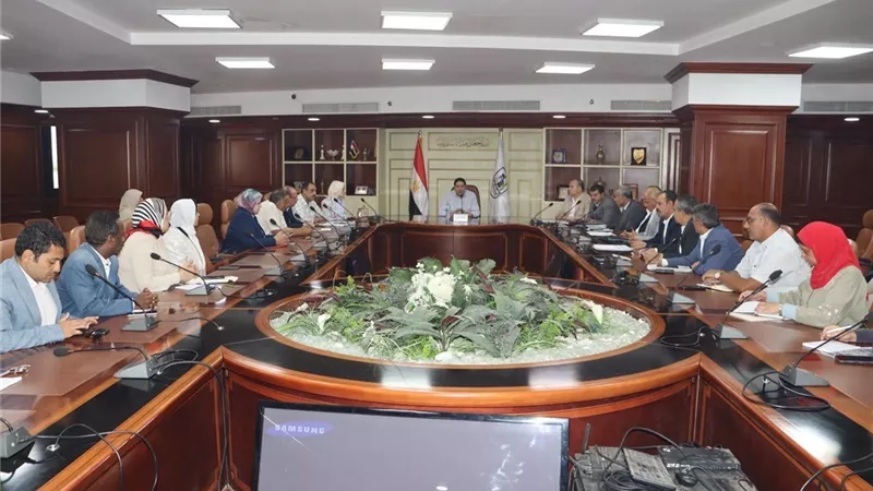 نائب محافظ بني سويف يعقد اجتماعاً لتنظيم مؤتمر النباتات الطبية والعطرية