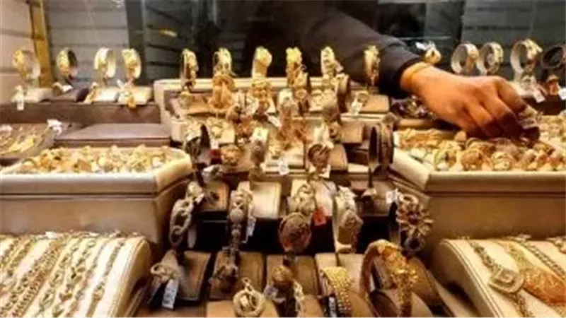 أسعار الذهب في مصر اليوم الجمعة.. عيار 21 يتراجع 10 جنيهات