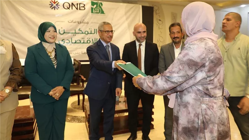 محافظ بني سويف يسلم عقود تمويل 45 مشروعًا ضمن مبادرة التمكين الاقتصادي 