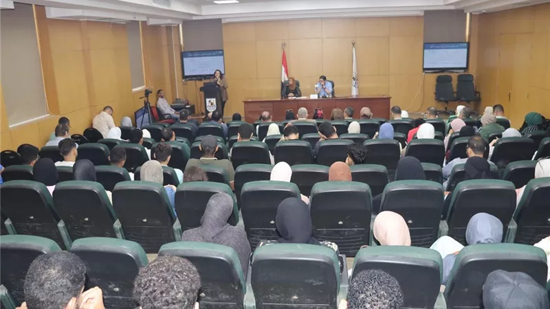 نائب محافظ بنى سويف يشهد ندوة تعريفية للمبادرة الوطنية للمشروعات الخضراء الذكية