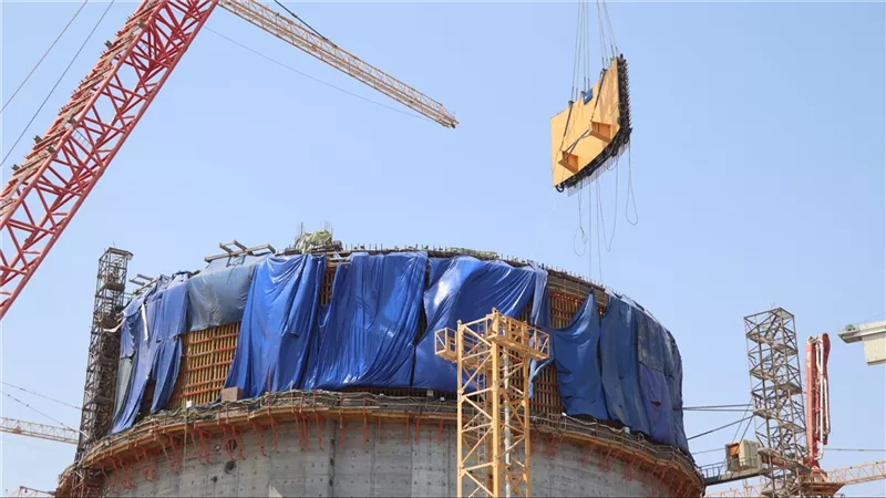 بدء تركيب المستوى الخامس من وعاء الاحتواء الداخلي لمبنى مفاعل الوحدة الأولى بمحطة الضبعة
