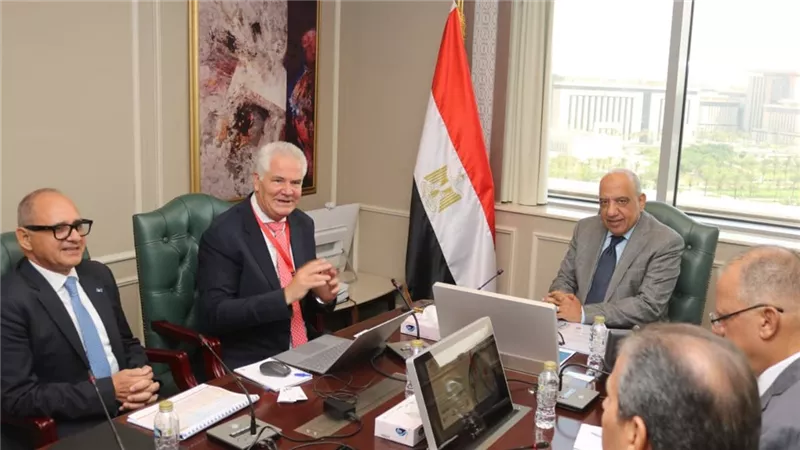 وزير الكهرباء يتابع مع تحالف 