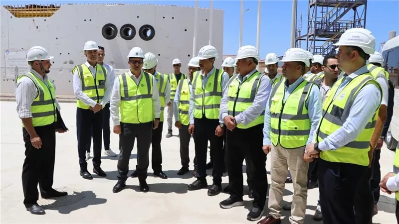 رئيس المحطات النووية يستقبل وزير العمل ومحافظ مطروح بموقع إنشاء محطة الضبعة