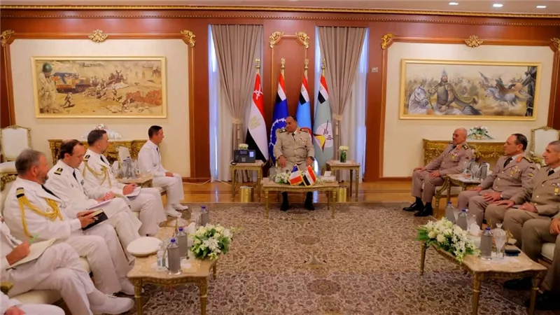 وزير الدفاع ورئيس الأركان يبحثان مع رئيس الأركان الفرنسي تعزيز التعاون العسكري بين مصر وفرنسا
