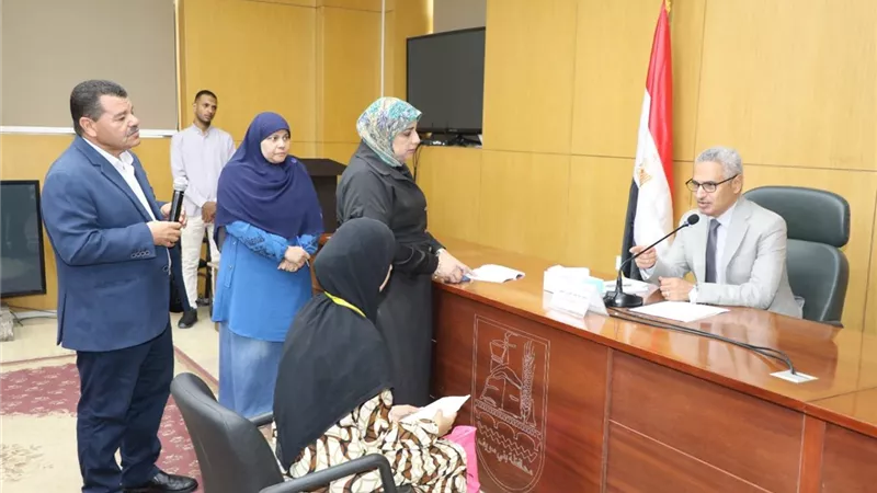 محافظ بني سويف يعقد لقاءه الأسبوعي بالمواطنين وتكليفات فورية بسرعة حل الشكاوى