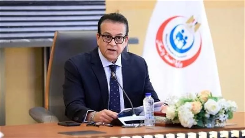 عقوبات للمخالفين.. وزارة الصحة تحظر مغادرة الأطباء قبل تسليم النوباتجية