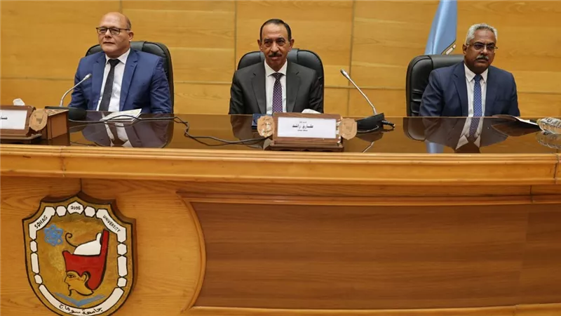 محافظ سوهاج ورئيس الجامعة يشهدان حفل تكريم أوائل الشهادات العامة والأزهرية والدبلومات الفنية لعام 2025/2026
